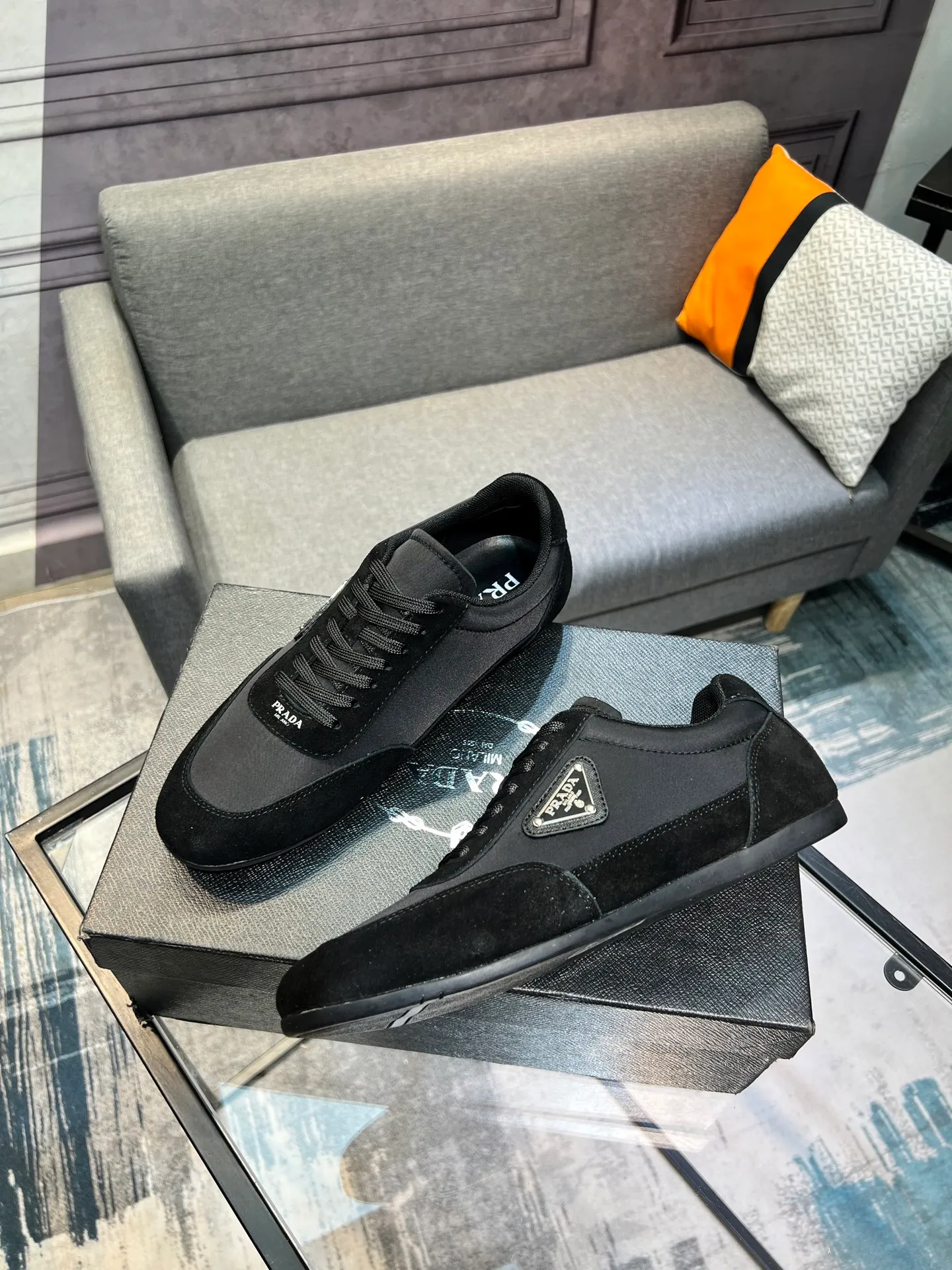 Men's shoes 💰440 PRADA (Prada) uses original cow suede, genuine leather lining, original foam wear-resistant soft outsole, casual sports version, young fashion, European and American trend, British style, actual picture color. Standard code: Men’s size 38/44 (45 can be customized)